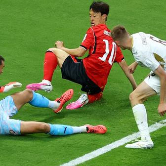 Matěj Kovář, I Če-song a Štěpán Chaloupek v zápase MS 2026 Česko - Korea