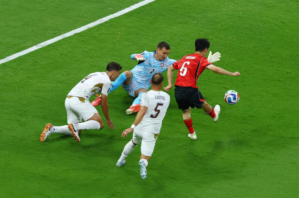 Hwang In-pom dává gól v zápase MS 2026 Česko - Korea.