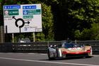 Většina z 13,7 kilometru dlouhého okruhu Circuit de la Sarthe vede po komunikacích, kde většinu roku probíhá běžný provoz. I to je kouzlo 24h Le Mans.