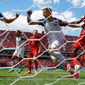 Jovo Lukič slaví gól v zápase MS 2026 Kanada - Bosna a Hercegovina.