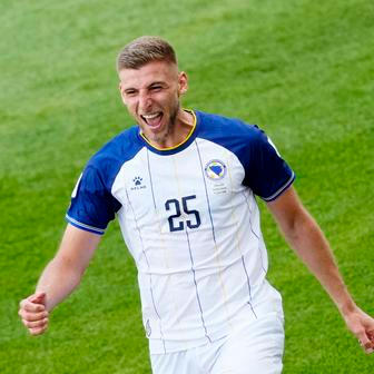 Jovo Lukič slaví gól v zápase MS 2026 Kanada - Bosna a Hercegovina.