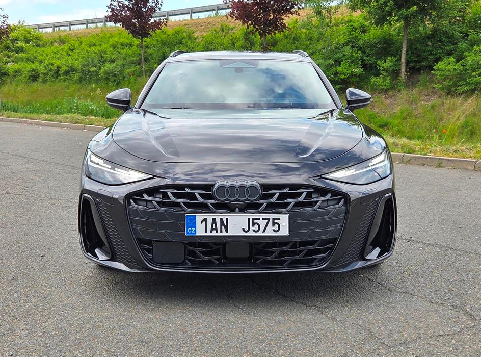 Nová generace A6 trochu ubrala z nadčasové elegance předchůdců a designově se rozhodla být trochu sportovnější. Pomáhá to i aerodynamice.