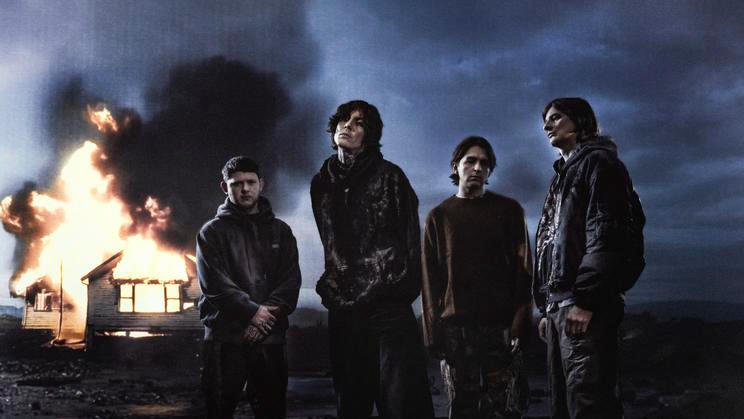 Britská metalcorová a alternativně rocková skupina Bring Me The Horizon (také BMTH) pochází z Sheffieldu v Yorkshiru. V pátek 12. června 2026 vystoupila na festivalu Rock for People.