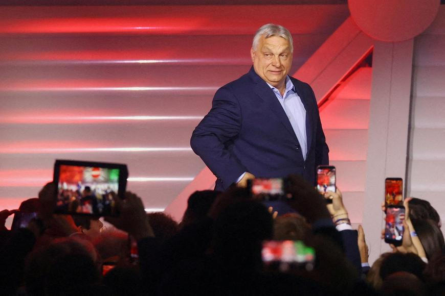 „Nevzdávám se, nikdy, nikdy, nikdy, nikdy,“ řekl Orbán na sjezdu Fideszu. Pak ho znovu zvolili do čela