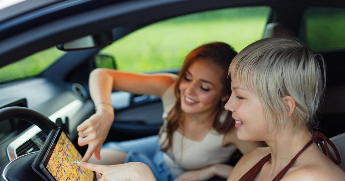 „Nevyhazujte své mapy!“ Proč mají v době GPS navigace ještě smysl papírové autoatlasy