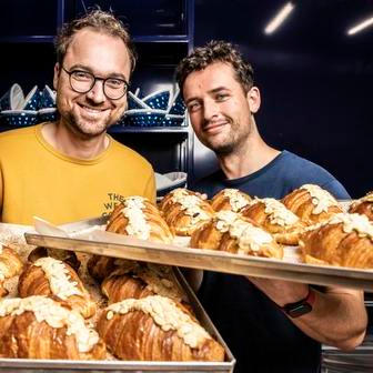 Ještě před deseti lety stáli v garáži u staré pece a snažili se přijít na to, jak upéct croissant, který by chutnal stejně jako ten z pařížské pekárny.