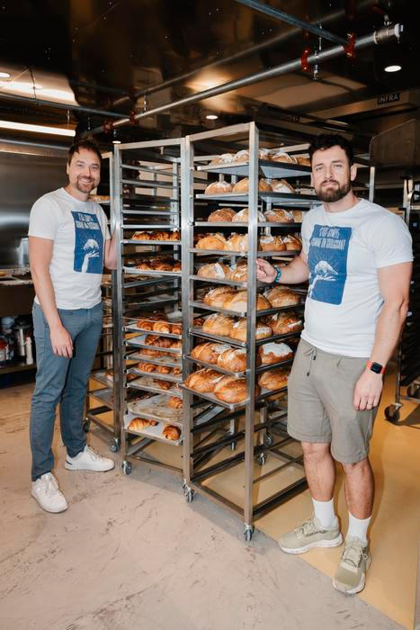 „Když si člověk přijde pro chleba či croissant v pět odpoledne, dostane ho čerstvý,“ vysvětluje Kadlec.