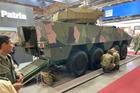 Když v květnu 2025 finské vozidlo Patria AMV XP 8x8 dorazilo na brněnský veletrh IDET, čeští vojáci jej detailně prozkoumávali. Letos se s ním měli seznámit i v terénu, obrana ale akci v pronajatém areálu ve Vyškově na poslední chvíli zatrhla. 