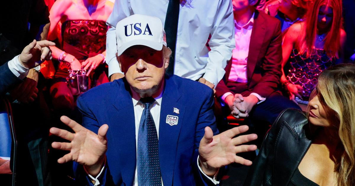Místo dortu oktagon: Trump slavil 80 se zápasníky v kleci. I summit G7 proto odsunuli
