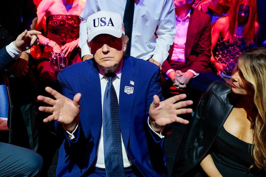 Místo dortu oktagon: Trump slavil 80 se zápasníky v kleci. I summit G7 proto odsunuli