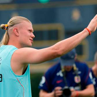 Erling Haaland zdraví fanoušky při tréninku před MS 2026.