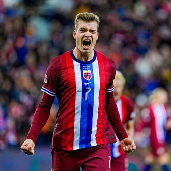 Alexander Sörloth slaví gól Norů v kvalifikaci MS 2026.