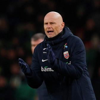 Trenér Staale Solbakken na lavičce norské reprezentace