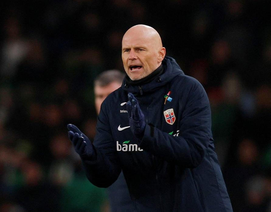 Trenér Staale Solbakken na lavičce norské reprezentace