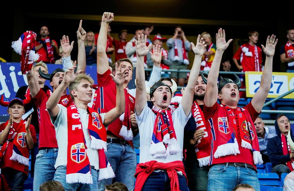 Norští fanoušci před zápasem kvalifikace MS