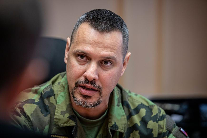 „Normálně jsme seděli u stolu.“ V opilosti pořezal generála, proč vytáhl kudlu, neví
