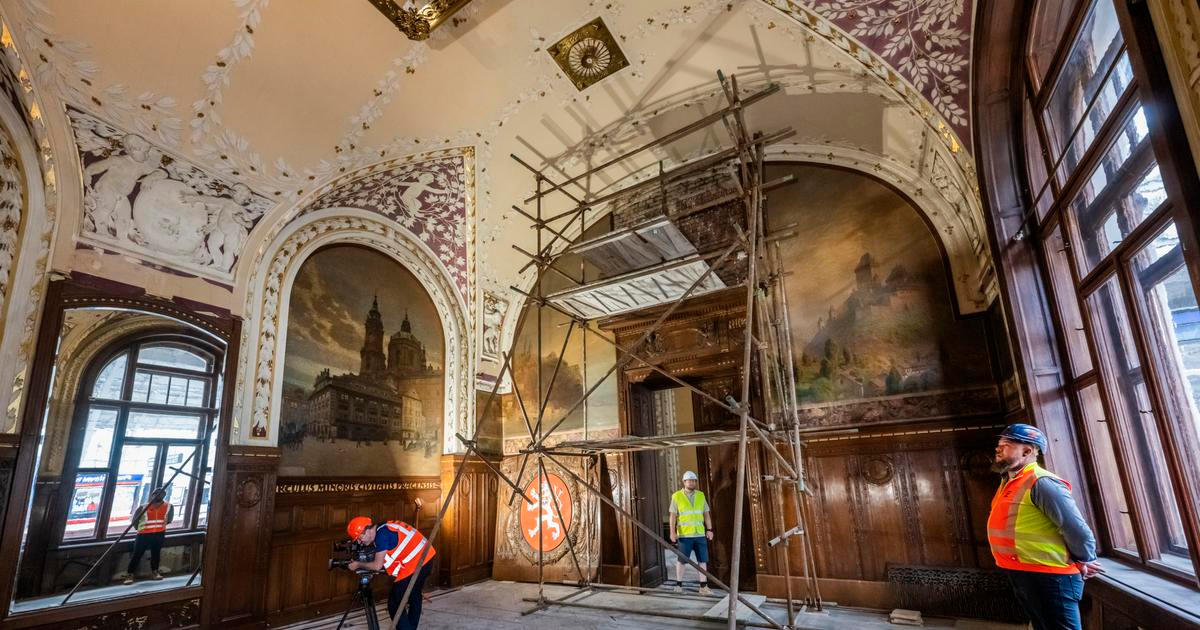 Ve Fantově budově odkryli při rekonstrukci původní malby ukryté pod symbolikou ROH