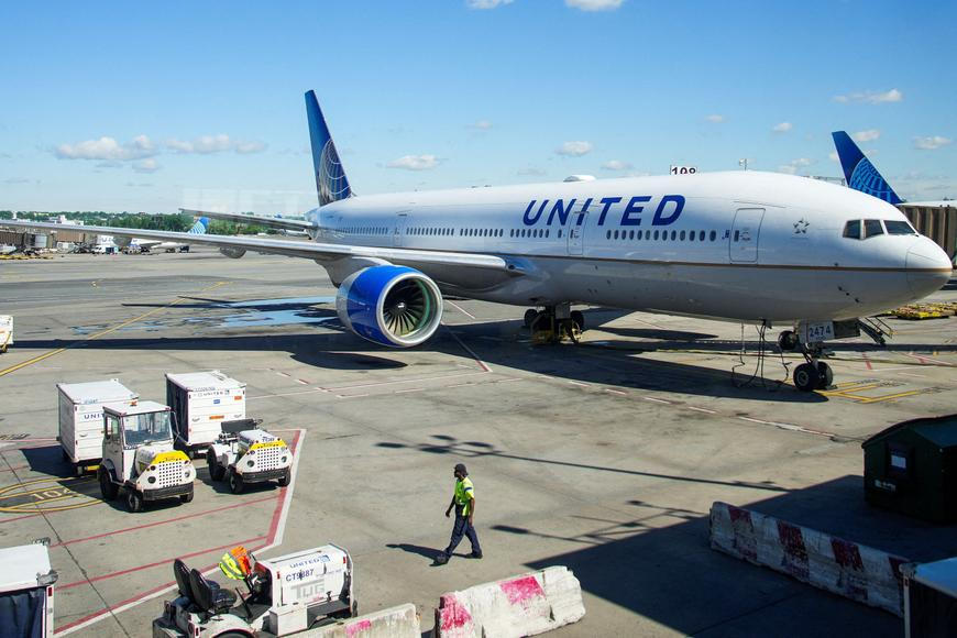 VIDEO: United Airlines odhalily hvězdy a pruhy: speciální nátěr k 250. výročí