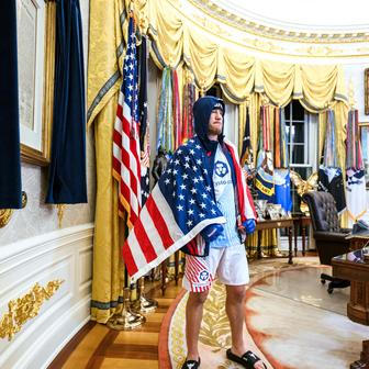 Akce spojila bojové sporty, oslavy výročí Spojených států i Trumpovy 80. narozeniny.