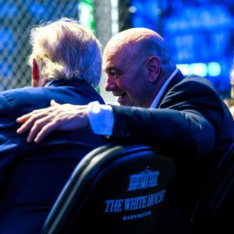 Donald Trump mezi hosty a fanoušky bojových sportů.