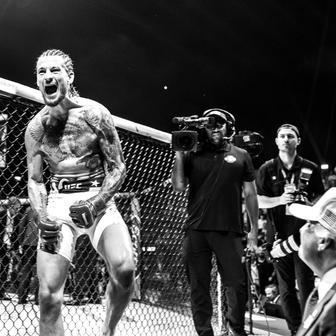 Cena za akci je cca. 60 milionů dolarů, tu má uhradit společnost UFC, která zápasnické show organizuje.
