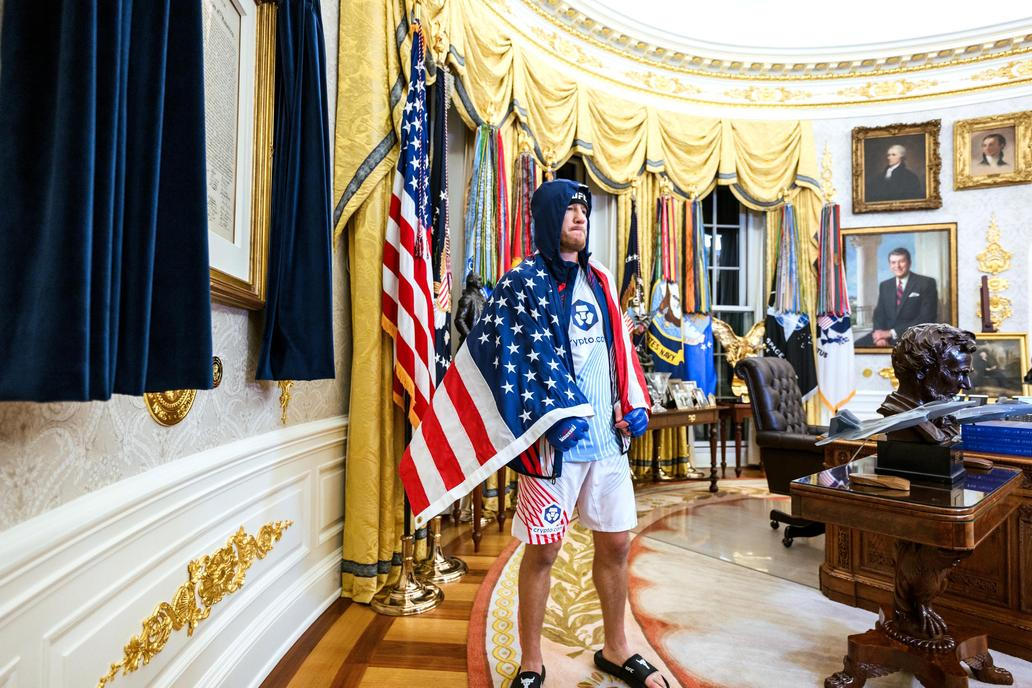 Akce spojila bojové sporty, oslavy výročí Spojených států i Trumpovy 80. narozeniny.