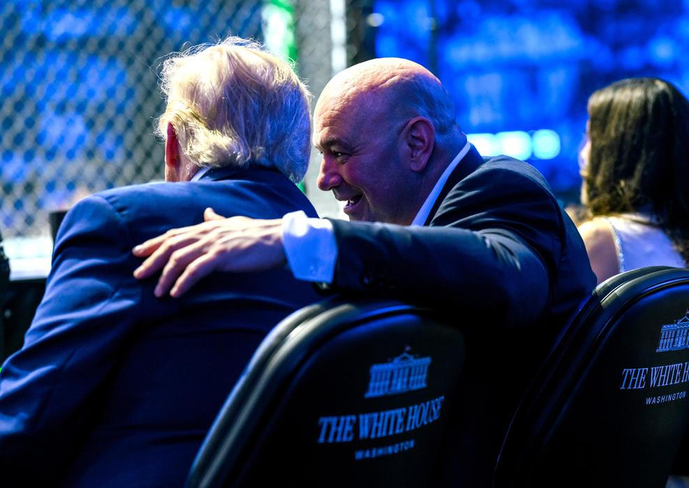 Donald Trump mezi hosty a fanoušky bojových sportů.