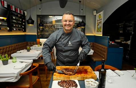 Danieleho restaurace MeatEater je maličká, ale bez rezervace se sem téměř nedostanete. Jeho steaky zkrátka mají skvělou pověst.