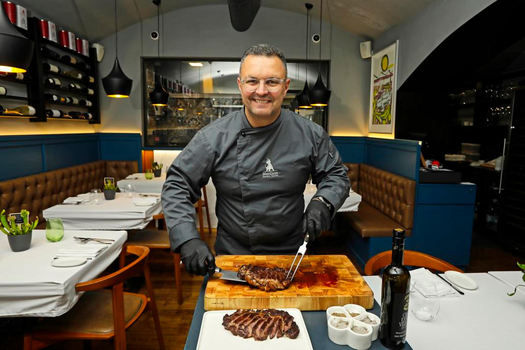 Danieleho restaurace MeatEater je maličká, ale bez rezervace se sem téměř nedostanete. Jeho steaky zkrátka mají skvělou pověst.