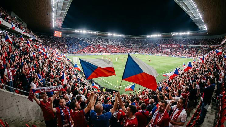 Po rozdělení republiky se fotbalisté dokázali zviditelnit na evropských šampionátech. Na těch světových se jim však nedařilo.