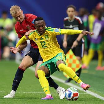 Jaroslav Zelený a Thapelo Maseko v zápase Česko - JAR na MS 2026