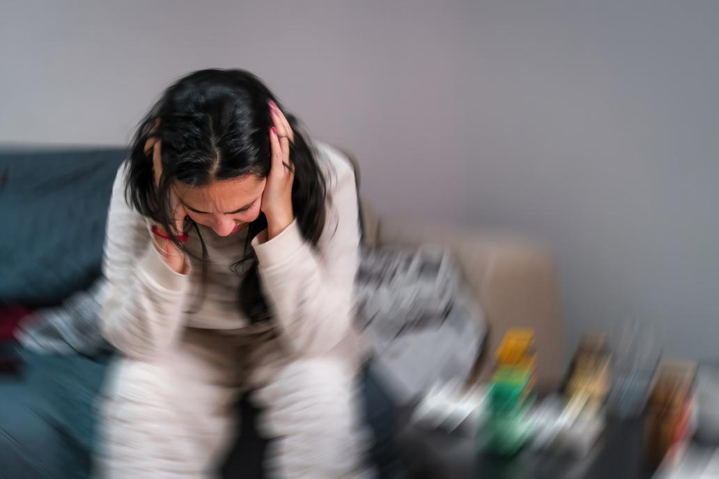 Migrénou v Česku trpí přes milion lidí. Jedná se o závažné neurologické onemocnění, které celosvětově představuje druhou nejčastější příčinu zdravotního omezení. Migréna
