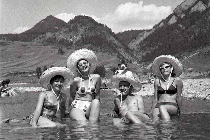 KVÍZ: Retro frčí. Koupaliště, tranzistoráky dovolené ROH. Jak dobře si pamatujete na léto svého dětství?