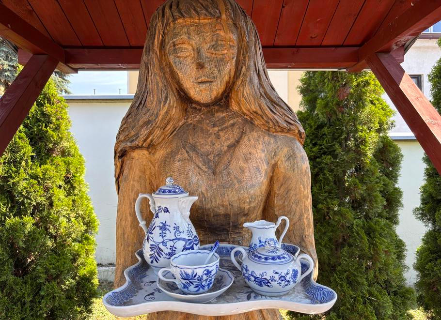 Porcelánka v Dubí je jednou ze tří posledních firem na světě, která vyrábí tradiční cibuláky.