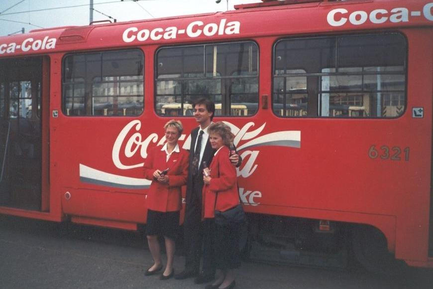 Z Tuzexu do pražských Kyjí. Příběh značky Coca-Cola zrcadlí moderní dějiny Česka