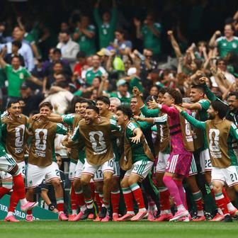 Mexická radost v zápase proti JAR na Aztéckém stadionu