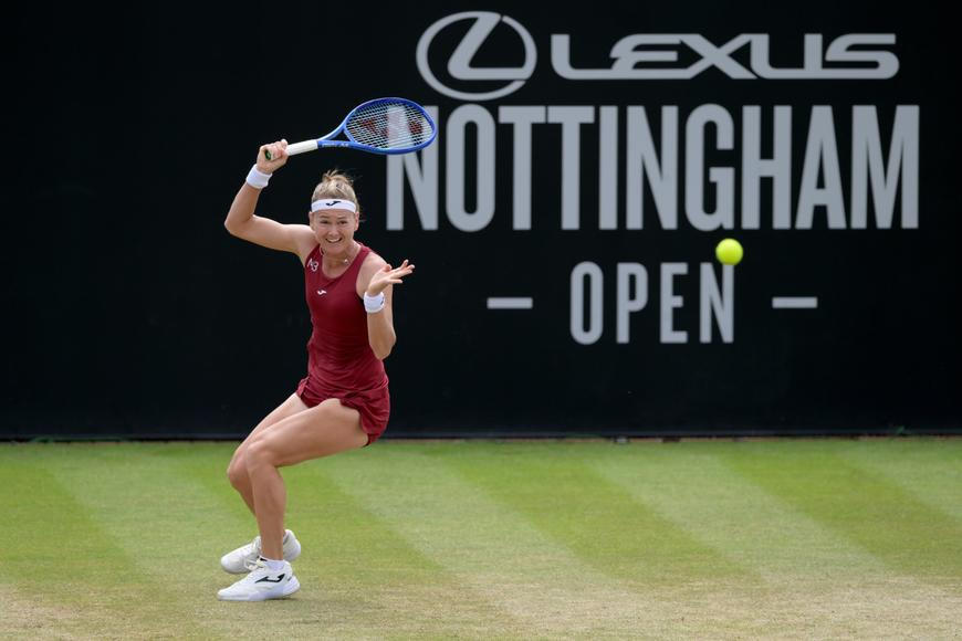Bouzková v českém derby smetla Plíškovou a zahraje si v Nottinghamu o titul