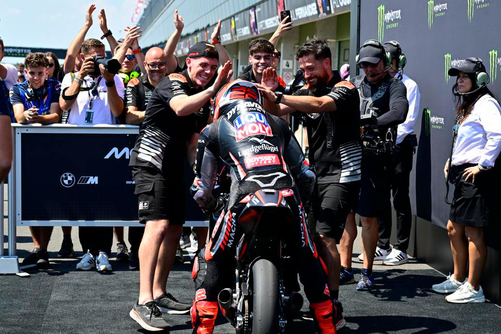 Vítěz kvalifikace Velké ceny České republiky třídy Moto3 - David Almansa ze Španělska z týmu Liqui Moly Dynavolt Intact GP