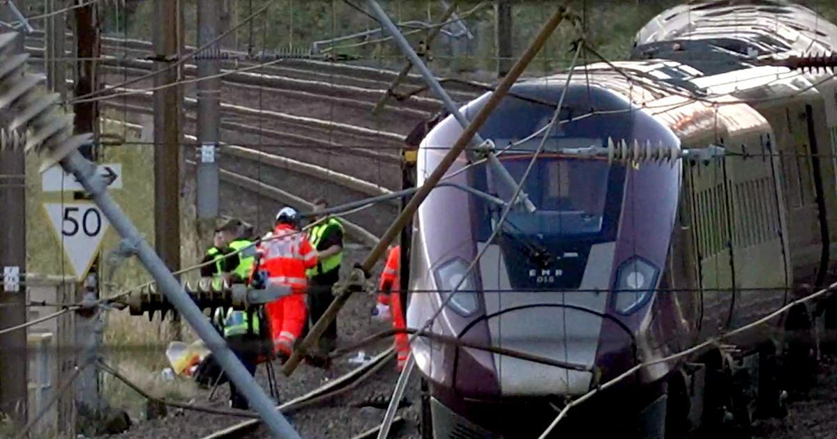 Srážka osobních vlaků na jihu Británie si vyžádala 89 zraněných. Strojvůdce nepřežil