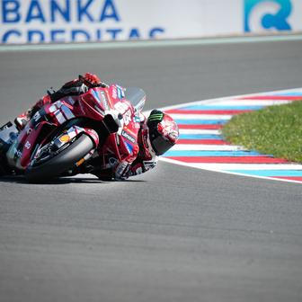 Francesco Bagnaia na Ducati ve sprintu v rámci Velké ceně České republiky