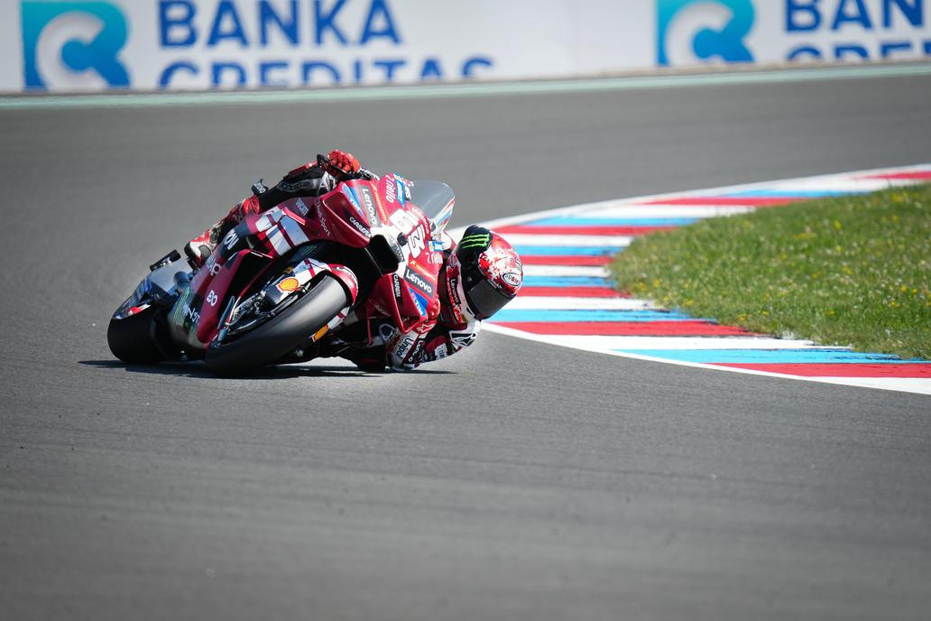Francesco Bagnaia na Ducati ve sprintu v rámci Velké ceně České republiky