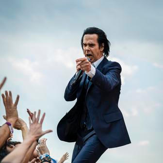 Do programu koncertního turné po Evropě a britských ostrovech Nick Cave & The Bad Seeds zařadili písně z různých období včetně debutu From Her to Eternity ze stejnojmenného alba z roku 1984