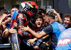 Hakim Danish z Malajsie slaví triumf v závodě Moto3 v Brně 2026