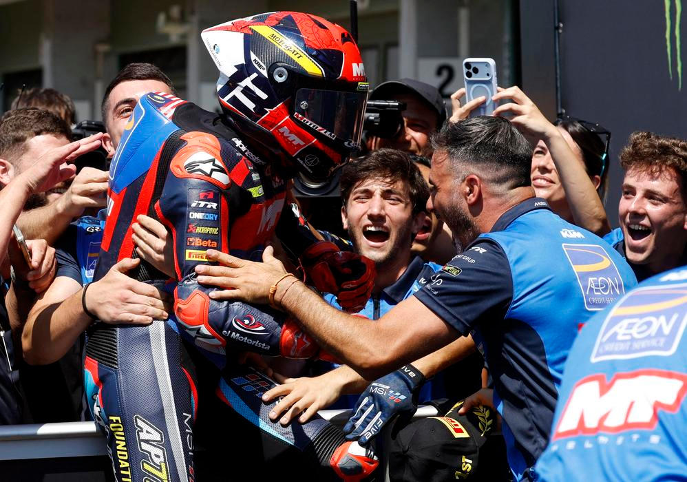 Hakim Danish z Malajsie slaví triumf v závodě Moto3 v Brně 2026