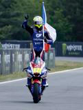 Filip Salač slaví třetí místo v závodě Moto2 v rámci VC České republiky v Brně 2026.