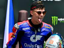 Filip Salač slaví třetí místo v závodě Moto2 v rámci VC České republiky v Brně 2026.
