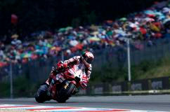 Francesco Bagnaia v závodě MotoGP v Brně 2026