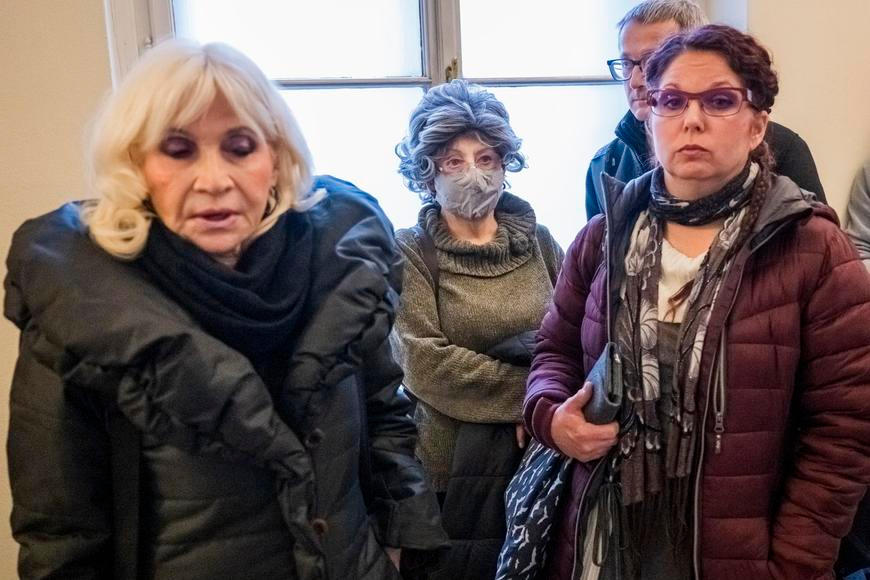 Zjitřené emoce u soudu. Advokátka Suková a její dcera půjdou za zpronevěru peněz klientů do vězení