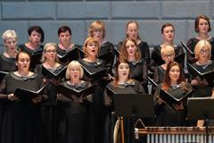 A také Pražský filharmonický sbor.