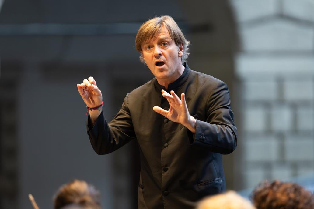 Hudebního nastudování se ujal Tomáš Netopil, šéfdirigent Symfonického orchestru hlavního města Prahy FOK.
